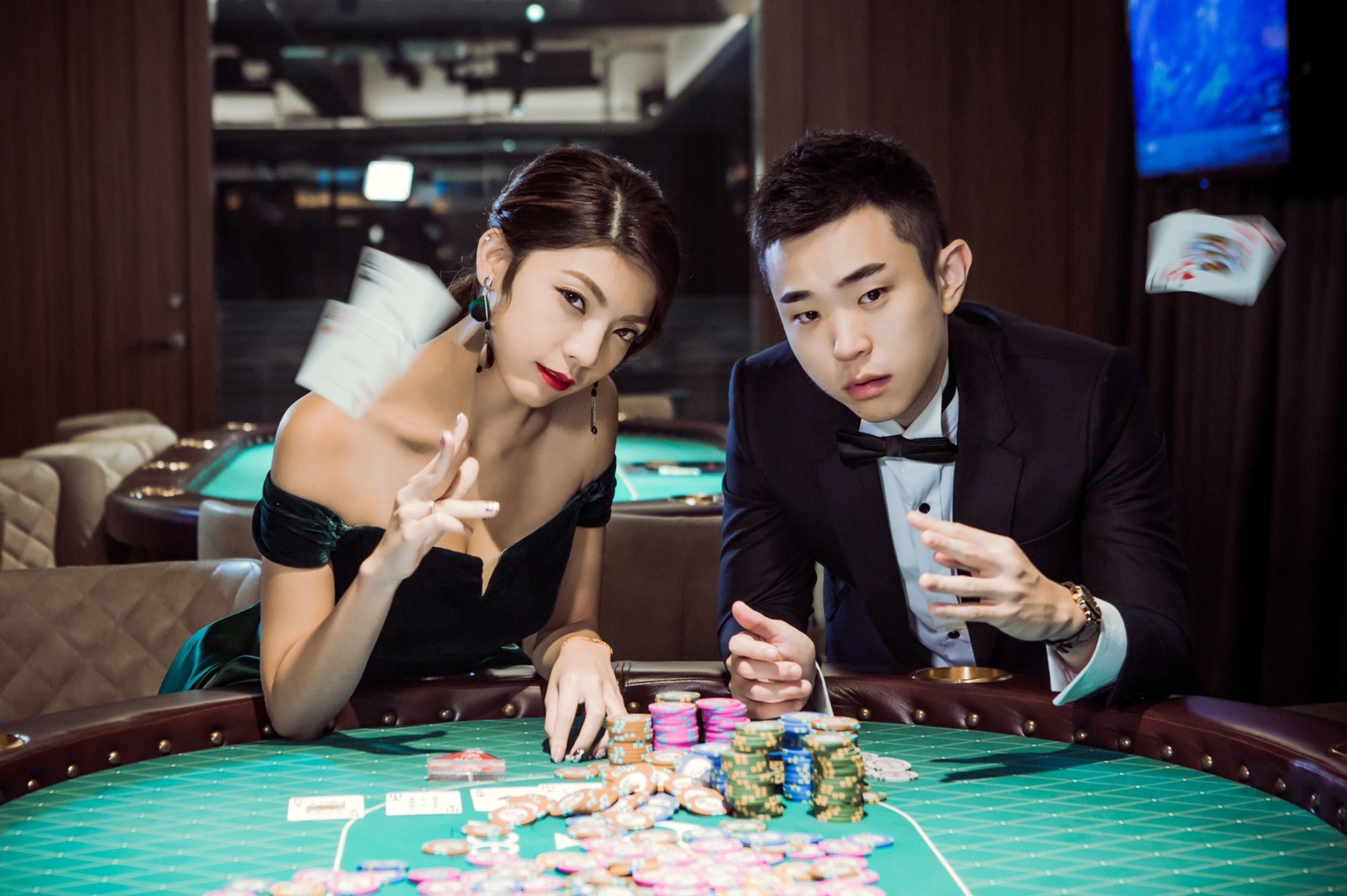 馬尼拉賭場超狂！600 萬披索獎池全桌分- 撲克夫妻WiN Poker Couple